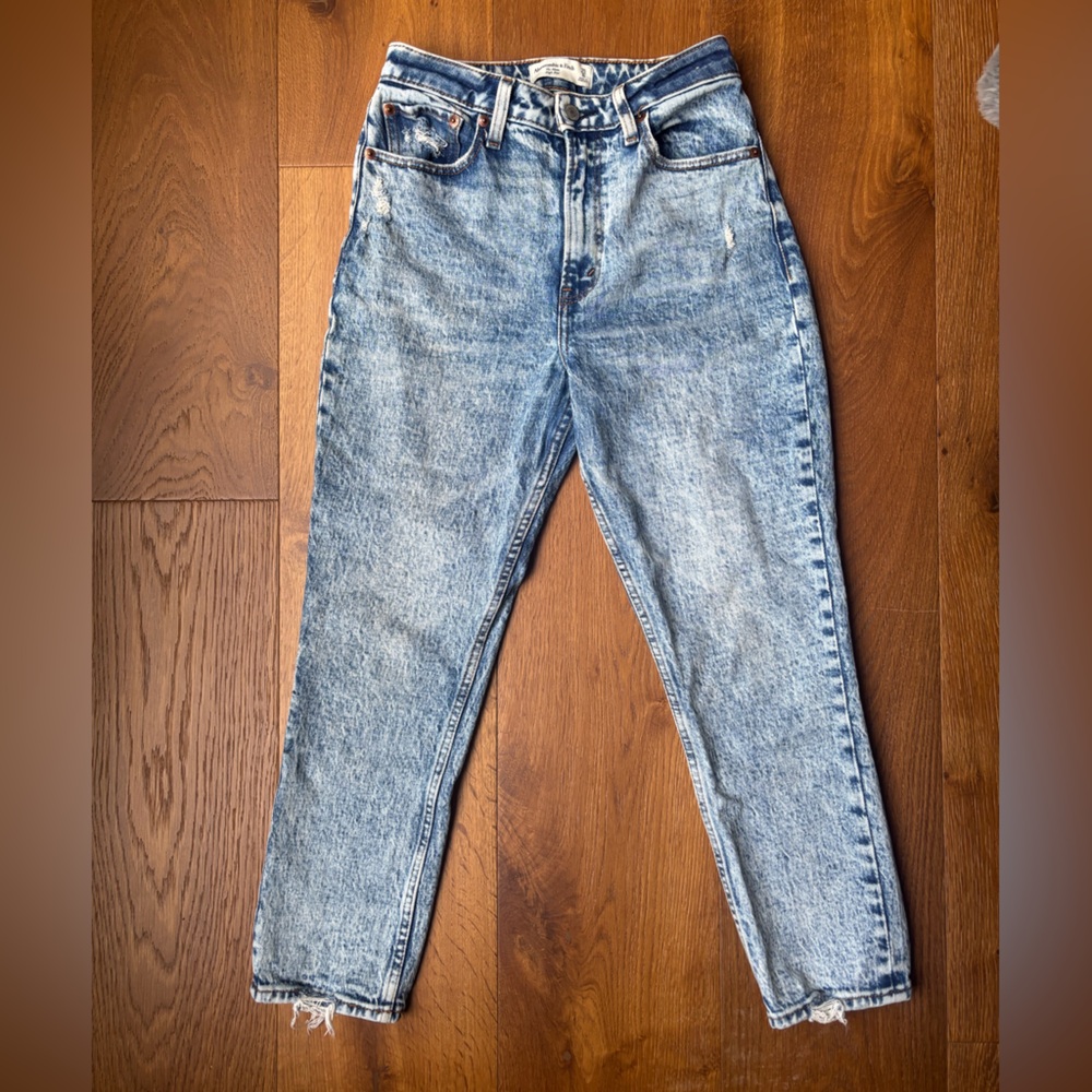 Abercrombie & Fitch “The Mom” High Rise Cropped Ankle Acid Wash 25 Vintage Style